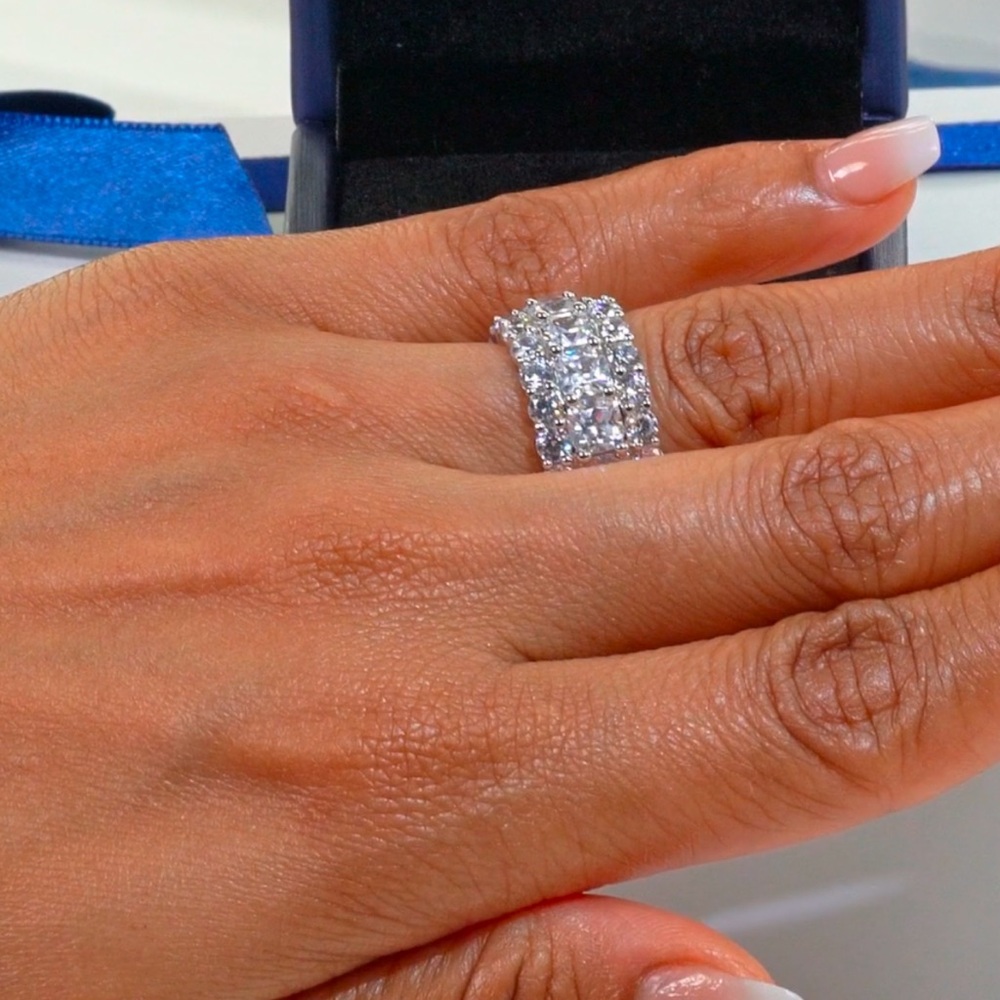 Beautiful Italo Eternity Ring